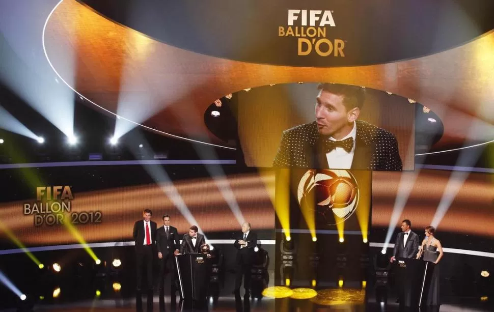 NERVIOS Y EMOCION. Lionel Messi explicó que por el clima vivido se olvidó de algunas dedicatorias y agradecimientos tras la entrega del Balón de Oro. 