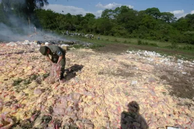 Por la polenta mojada, procesan a dos estatales