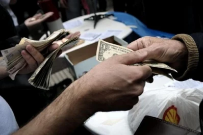 El dólar blue se disparó a 7,12 pesos