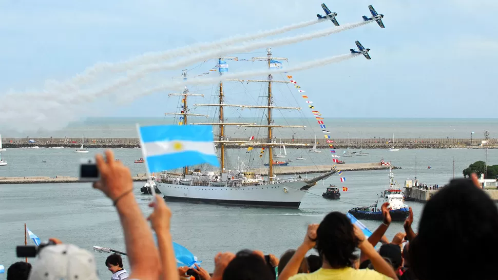 DE VISITA. La Fragata será uno de los atractivos de Mar del Plata. DYN