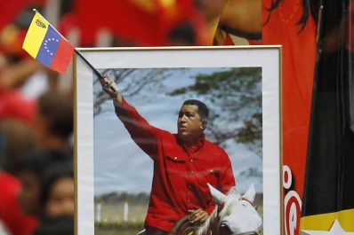 El Gobierno dice que Chávez está consciente y comunicativo