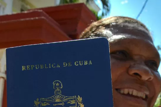 CAMBIO HISTORICO. La reforma permite, además, el regreso temporal de los cubanos que salieron en forma ilegal. FOTO TOMADA DE LAHORA.COM.EC