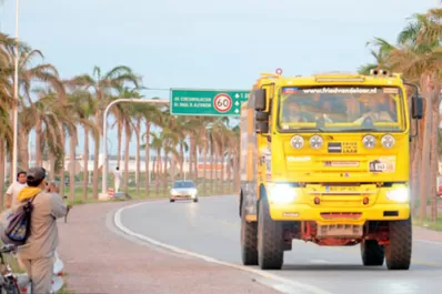 La caravana del Dakar ya acelera en tierras santiagueñas