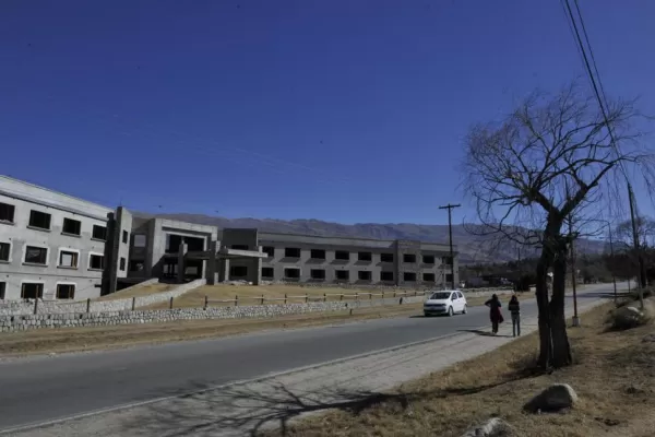 El Poder Judicial paraliza la demolición del hotel tafinisto