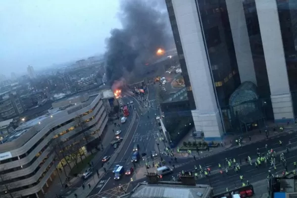 Londres se conmocionó con el accidente de un helicóptero