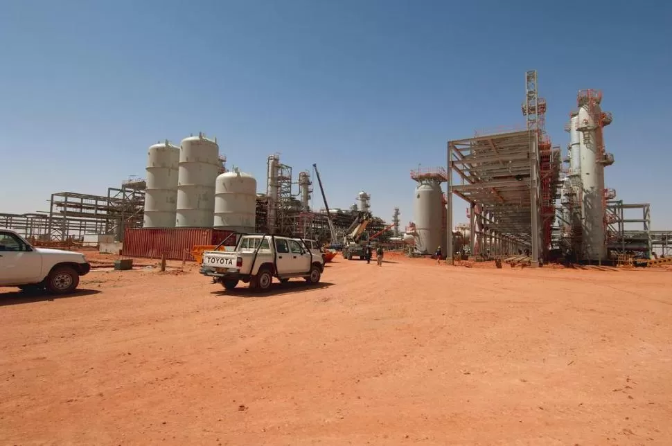 EN MEDIO DE LA NADA. La planta gasífera de In Amenas está en pleno desierto del Sáhara, y es explotada por firmas británicas, noruegas y argelinas. REUTERS