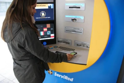 Tarjetas de crédito y débito, un atajo para eludir el cepo