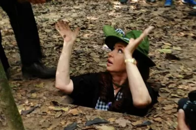 Cristina se reunió  con el presidente del Comité Popular en Vietnam