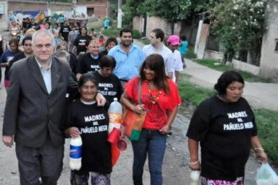 Masso y Manzone visitaron a las Madres del Pañuelo Negro