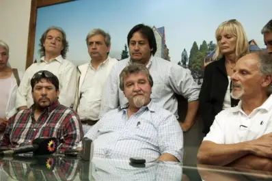 Con respaldo provincial, asumió el gobierno interino de Bariloche