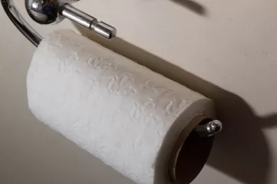 Condenan a un gerente por controlar hasta el papel higiénico de su secretaria