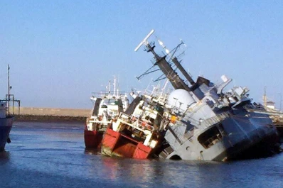 Un buque de la Armada se hunde en Puerto Belgrano