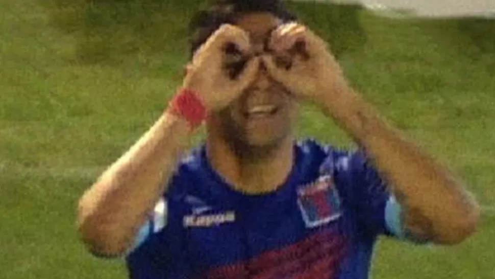 FESTEJO. Peñalba celebra el primer gol de Tigre. El equipo de Victoria derrotó a Anzoategui de Venezuela, por 2 a 1. FOTO TOMADA DE OLE.COM