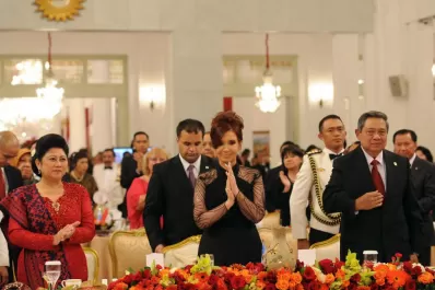 Cristina resumió 11 días de viaje en 115 tuits