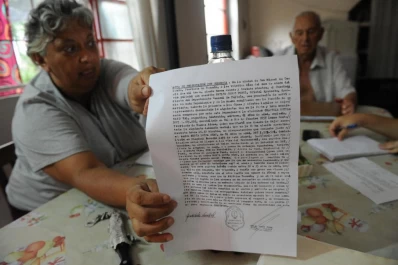 Una anciana quedó internada después de un violento asalto