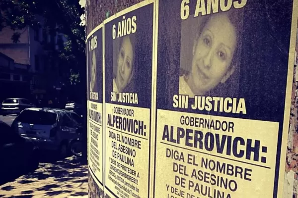 Empapelan ciudades turísticas pidiendo justicia por Paulina