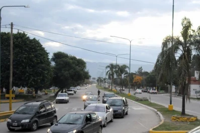 Se salvaron de milagro, tras un choque en la avenida Perón de Yerba Buena