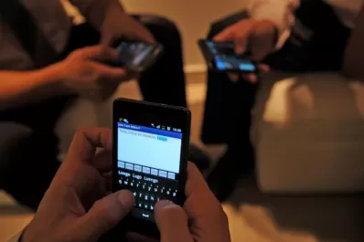 Las compañías frenaron el aumento de las tarifas de celulares