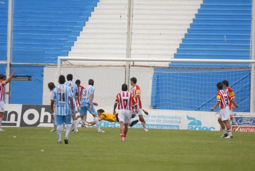 LA ÚLTIMA VEZ. El 28 de octubre de 2012 San Martín gustó y goleó 3-0 fuera de La Ciudadela. Fue en Córdoba, a Racing por la fecha 12. Silba (hoy será titular), Balvorín y Roldán marcaron los goles. 