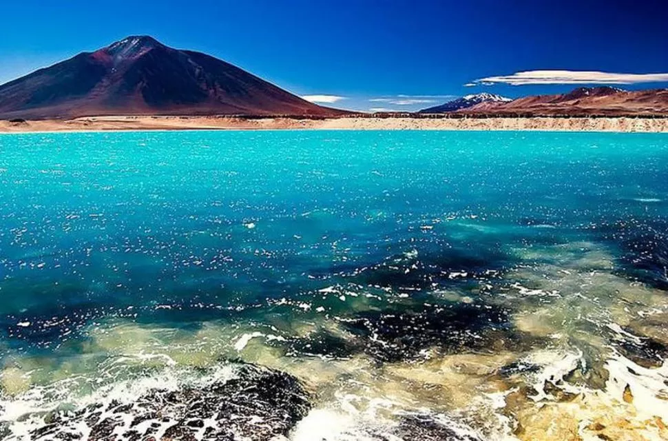 EL PREMIO MAYOR. Si no tenés 4x4, podés contratar la excursión, pero tratá de no perderte la laguna Verde. FILMSCOMPANY.NET 