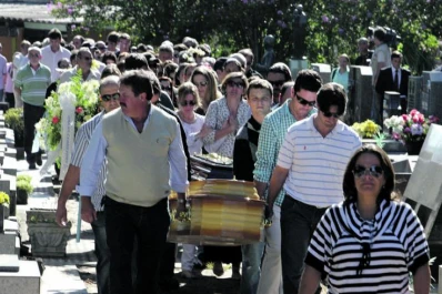 Brasil: entierran a los muertos y exigen respuestas
