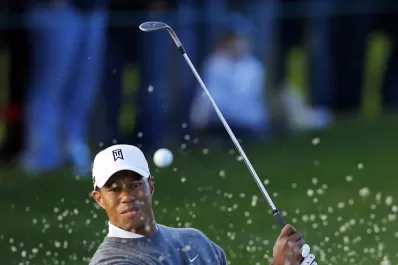 Tiger sonríe, suma títulos y 'ataca' la historia del golf