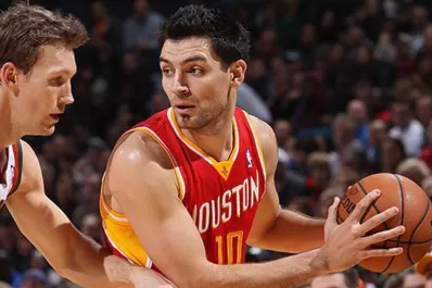 Delfino y los Rockets le dieron una paliza a los Jazz