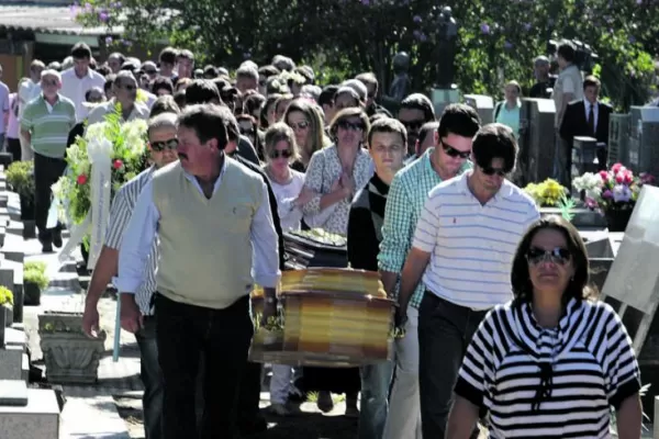 Brasil: entierran a los muertos y exigen respuestas