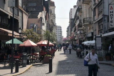 La tormenta trajo rayos y estruendos, pero poca lluvia