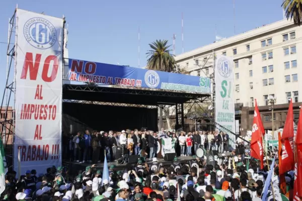 Los retoques en Ganancias no frenan los reclamos sindicales