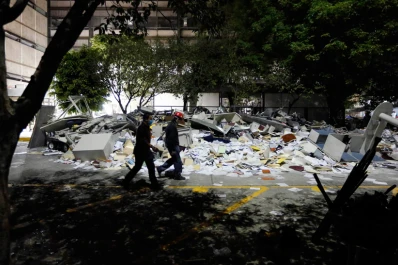 Elevan a 32 la cifra de muertos por una explosión en las oficinas de una petrolera en México