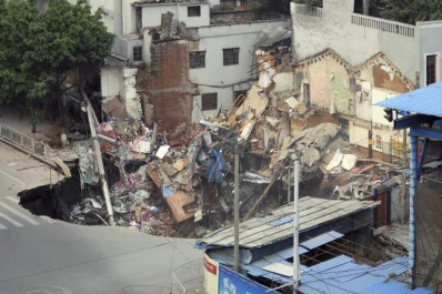 Un pozo se tragó cinco casas