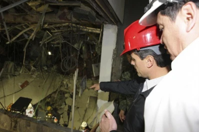 Suman 32 los muertos en el edificio de la estatal Pemex