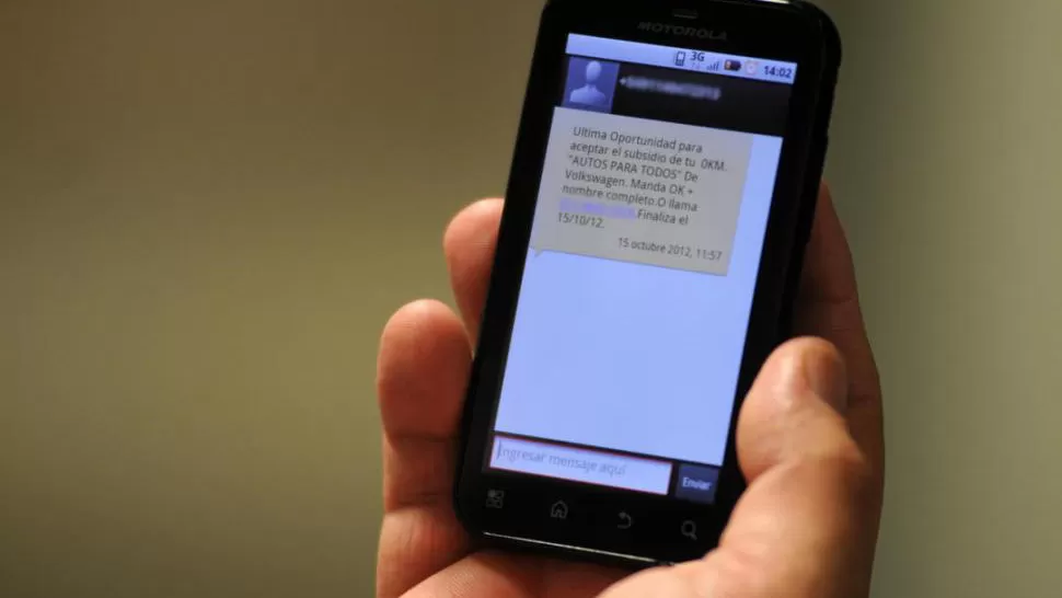 ENGAÑO. Si los mensajes de texto son respondidos comienza la estafa. LA GACETA / FOTO DE INÉS QUINTEROS ORIO 