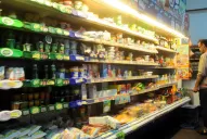 La oposición criticó la prohibición a los supermercados de publicitar ofertas