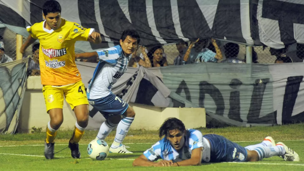 FIGURA. Rodríguez asistió a Mármol en el primer tanto y aprovechó su GPS del gol para marcar segundo. LA GACETA / FOTO DE ENRIQUE GALINDEZ