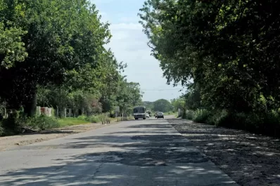 El mal estado de la ruta 304 afecta al transporte de granos