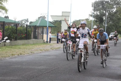 Unir la capital con Lules atrajo a expertos y noveles