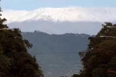Los cerros tucumanos amanecieron granizados