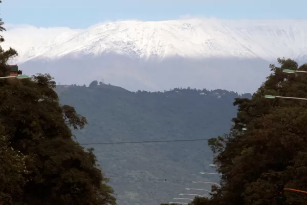 Los cerros tucumanos amanecieron granizados