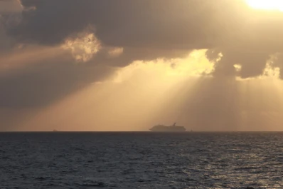 Remolcarán el crucero que quedó a la deriva en México