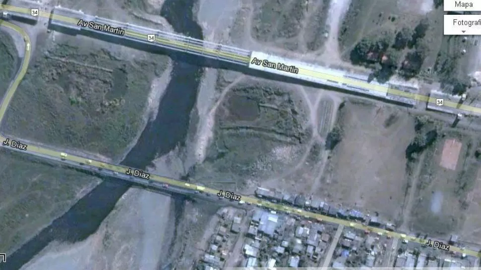 SIGUE INTACTO. El puente Bailey, en el Río Salí, en la imagen de Google. CAPTURA DE IMAGEN