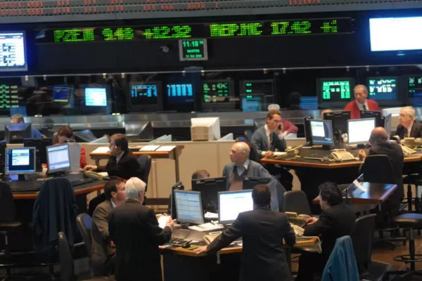 La Bolsa subió casi 1% y el paralelo cedió dos centavos