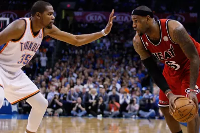 LeBron James se quedó con el duelo ante Kevin Durant