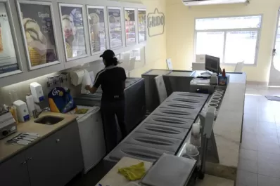 Robaron en locales de Grido y se llevaron plata, celulares y helados