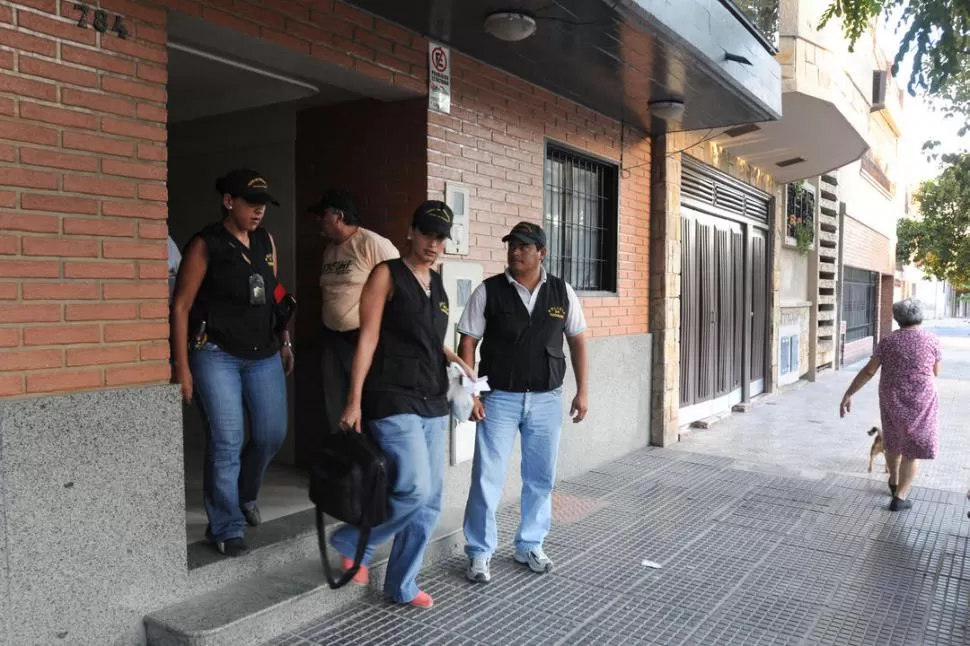 OPERATIVO. En Entre Ríos al 700, los vecinos denunciaron un prostíbulo. LA GACETA / FOTO DE MARIA SILVIA GRANARA