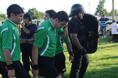 Lastenia, contra las cuerdas