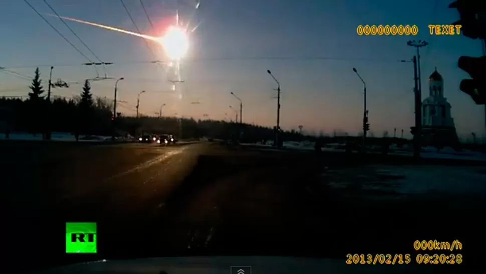 COMO UN SOL. El meteorito iluminó la mañana en la zona de los Montes Urales. CAPTURA DE VIDEO