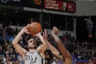Manu anotó 12 puntos para los Spurs
