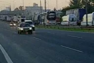 Atropelló a un ciclista y llevó el cadáver en el capó por 17 kilómetros